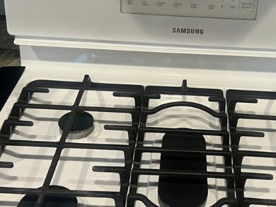 After: the same cooktop degreased, with clean enamel between the grates and clear burner rings.